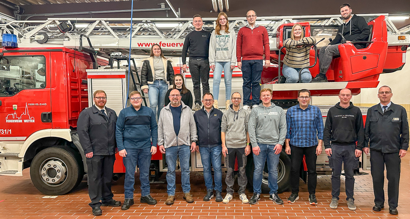 Die gewählten der Vertreter des Vereinsvrstands und des Feuerwehrausschusses der Freiwilligen Feuerwehr Wetter-Mitte zur Jahreshauptversammlung 2024