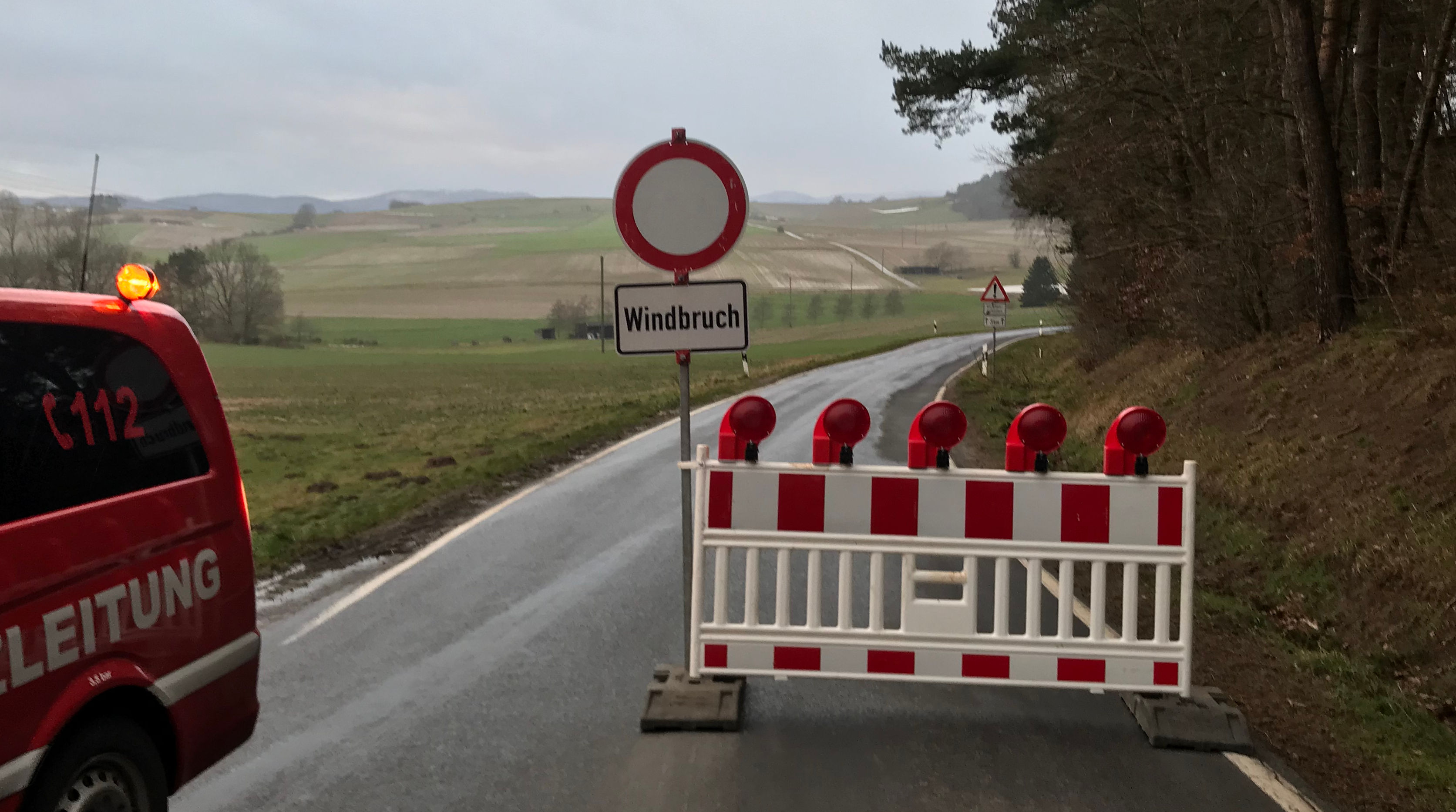 Feuerwehr Wetter Hessen Sturm Unwetter Windbruch Sturmtief Friedericke Feuerwehr Wetter Hessen Sturm Unwetter Windbruch Sturmtief Friedericke