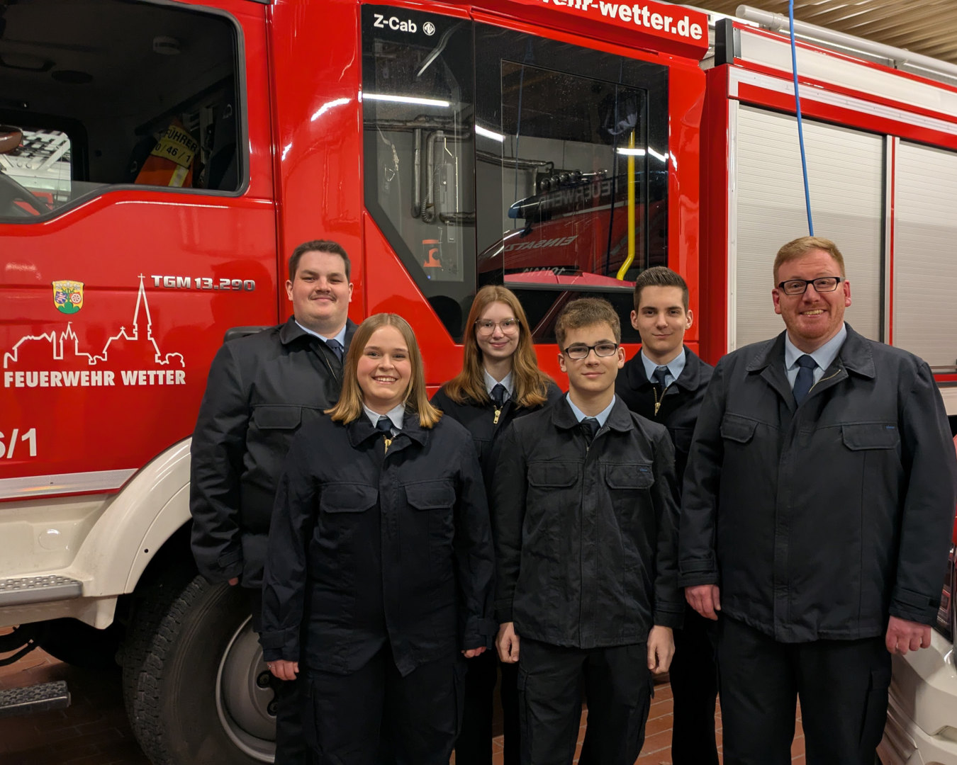 Die neu gewählten Jugendwarte zusammen mit den Übergängen in die Einsatzabteilung der Freiwilligen Feuerwehr Wetter-Mitte